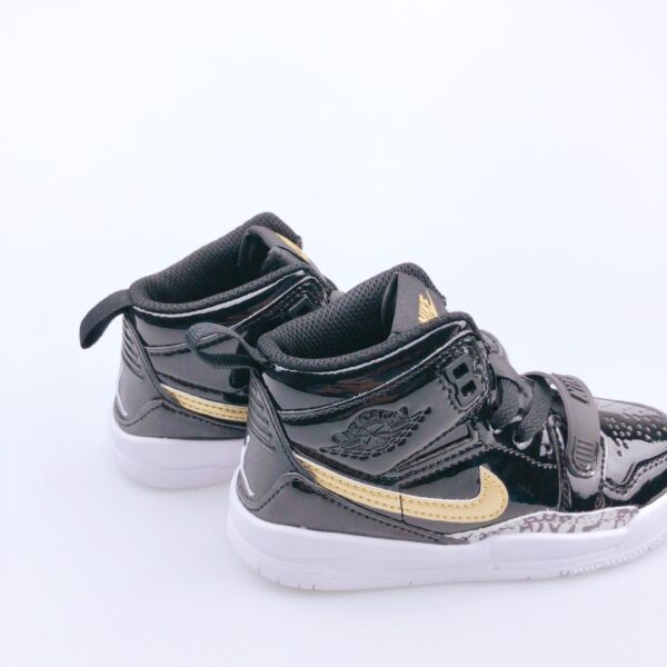 Giày Nike Air Jordan Legacy 312 trẻ em màu đen bóng