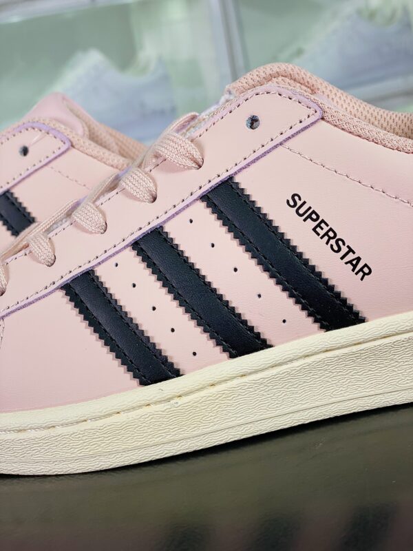 Giày Adidas Superstar màu hồng đất