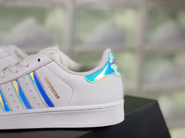 Giày Adidas Superstar màu trắng bóng