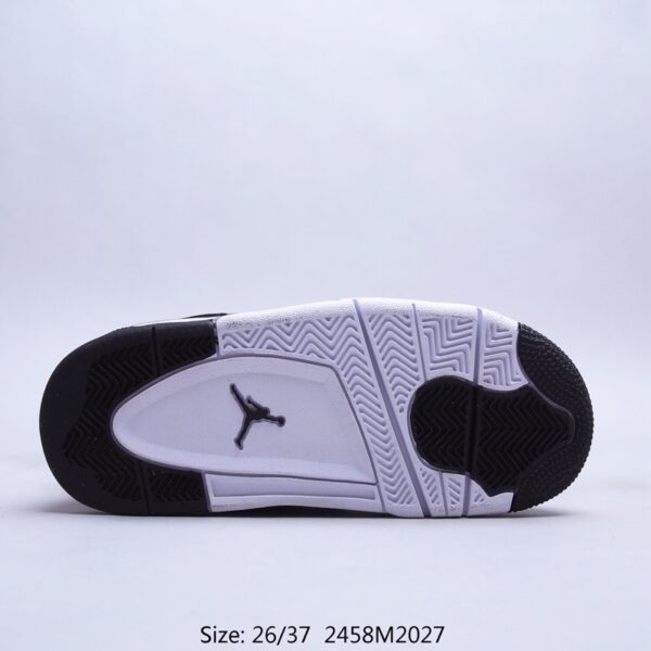 Giày trẻ em Air Jordan 4 màu đen mix vàng