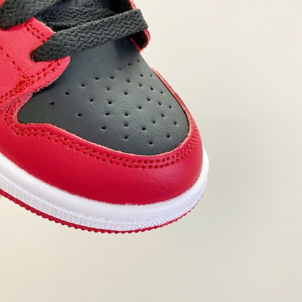Giày nike jordan 1 low trẻ em màu đen đỏ