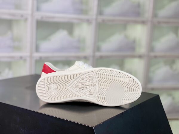 Giày gucci slip-on sneaker mickey trắng gót đỏ