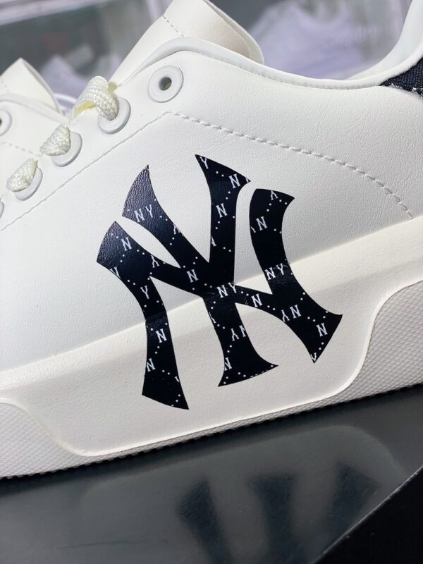 Giày MLB Chukky Classic mẫu mới 2022 trắng gót đen logo NY