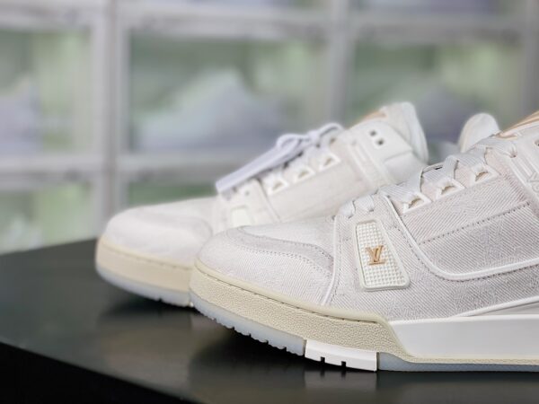 Giày Louis Vuitton Trainer màu trắng sữa siêu cấp