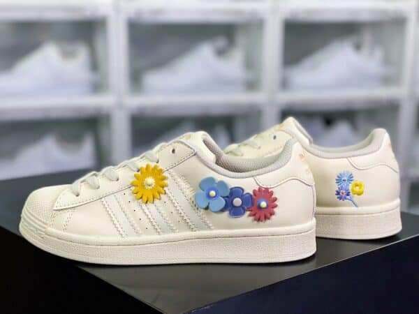 Giày Adidas Originals Superstar W"White/Daisy" họa tiết gắn hoa