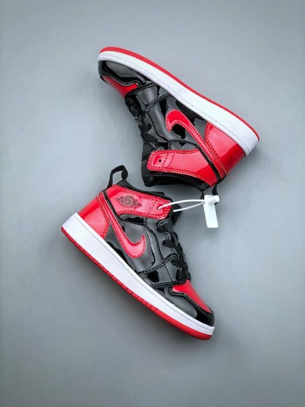 Giày Air Jordan 1 trẻ em màu đỏ đen da bóng