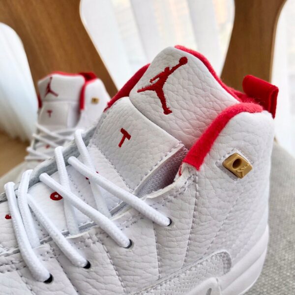 Giày trẻ em Nike Air jordan 12 màu trắng viền đỏ - AJ12