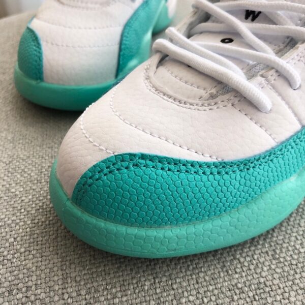 Giày trẻ em Nike Air jordan 12 màu trắng mũi xanh - AJ12