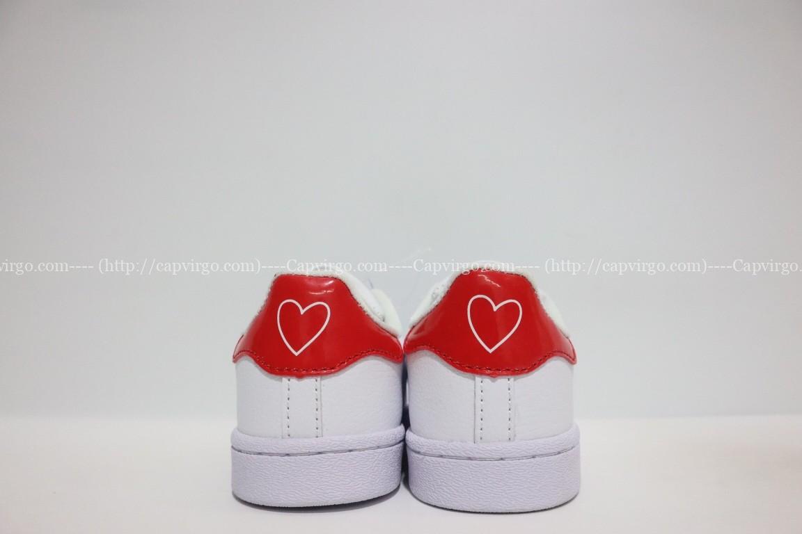 Giày Adidas Superstar trẻ em màu trắng họa tiết trái tim