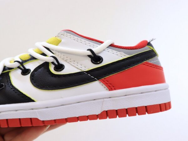 Giày Nike SB Dunk Low trẻ em họa tiết dây màu đỏ