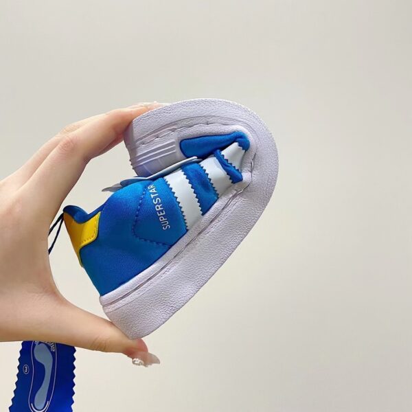Giày Adidas Slip-on trẻ em màu xanh hoạt tiết vịt Donald