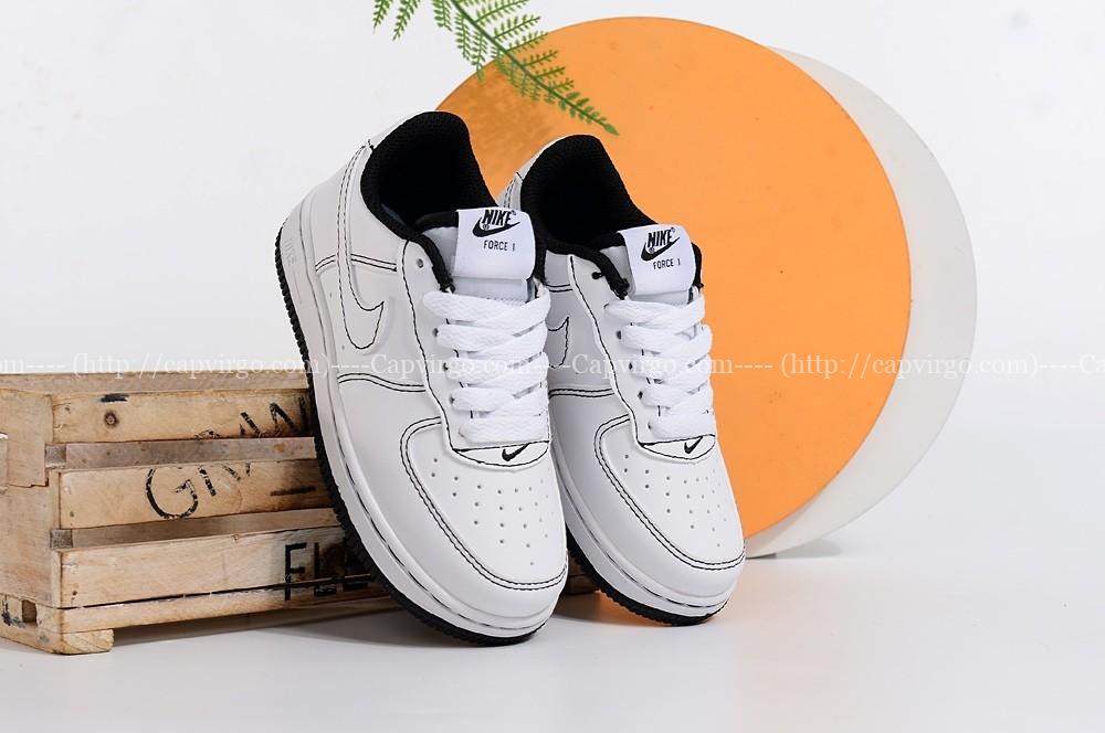 Giày trẻ em Nike Air Force 1 cổ điển màu trắng viền đen