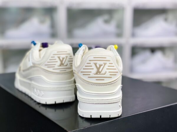 Giày thể thao Louis Vuitton (LV) siêu cấp best Likeauth màu ghi hoạt tiết chữ
