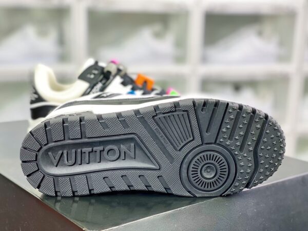 Giày thể thao Louis Vuitton (LV) siêu cấp best Likeauth màu đen trắng