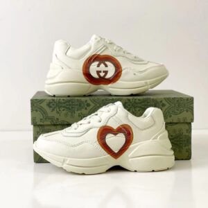 Giày Gucci Rhyton trẻ em hoạt tiết hình trái tim màu đỏ