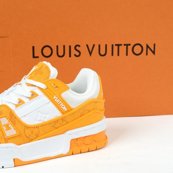 Giày Louis Vuitton trẻ em màu vàng