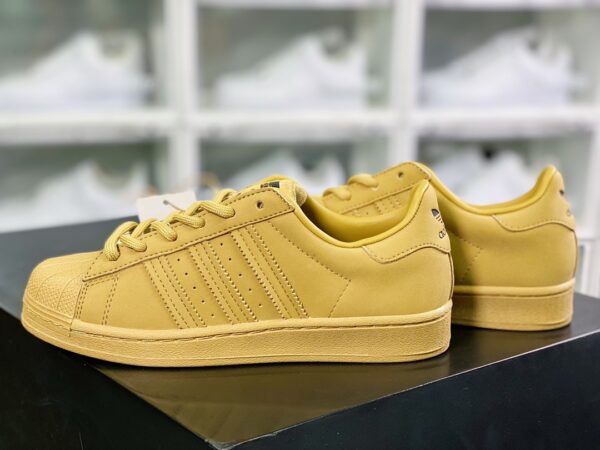 Giày Originals Superstar W màu vàng