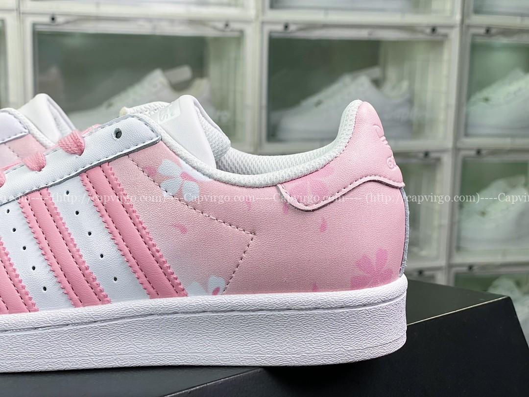 Giày Originals Superstar màu hồng họa tiết hoa