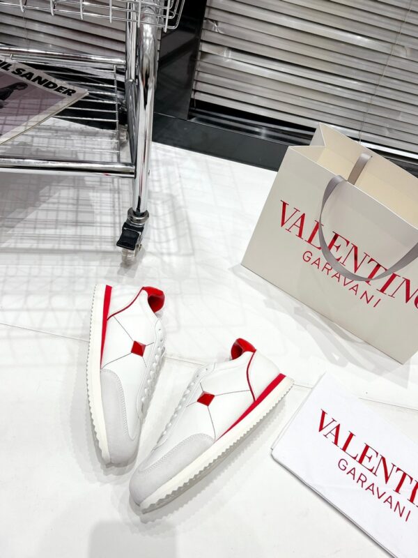 Giày Valentino V Phiên bản Stud Around màu trắng đỏ