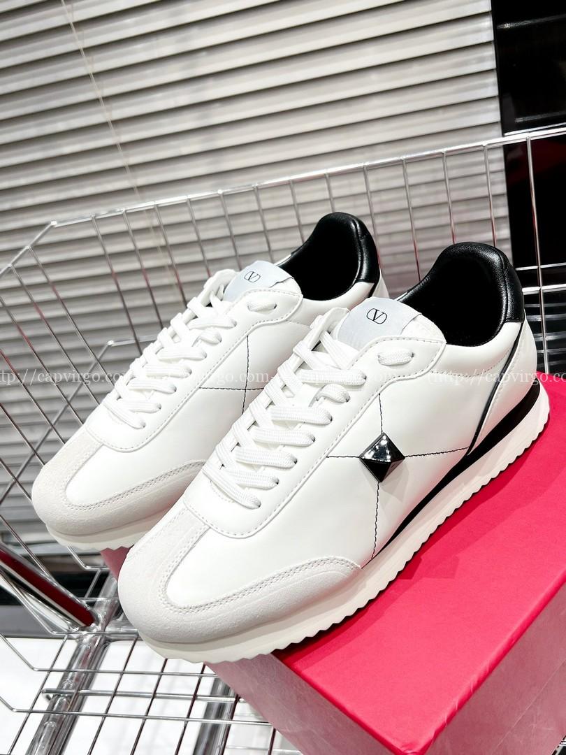 Giày Valentino V Phiên bản Stud Around màu trắng đen