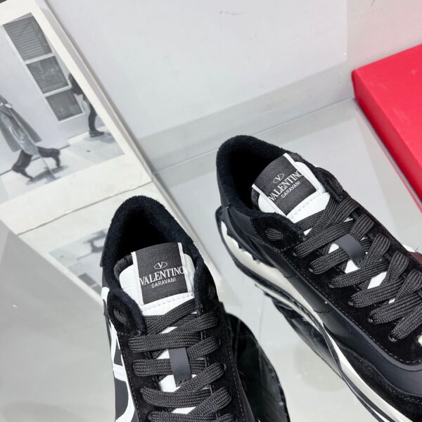 Giày Valentino NETRUNNER đệm khí màu đen trắng
