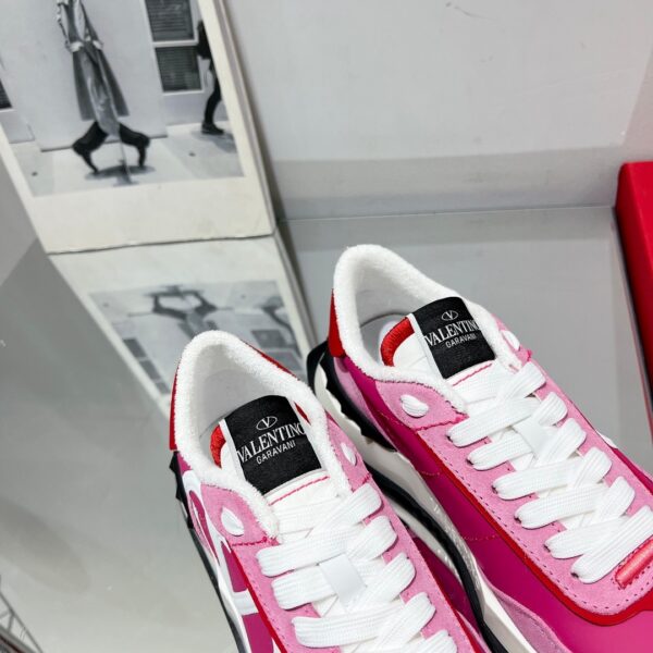 Giày Valentino NETRUNNER đệm khí màu hồng