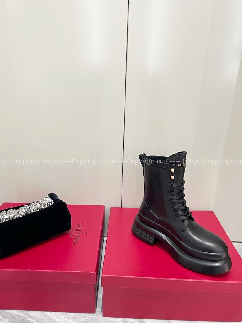 Giày Bốt cao cổ Valentino dành cho nữ màu đen da trơn