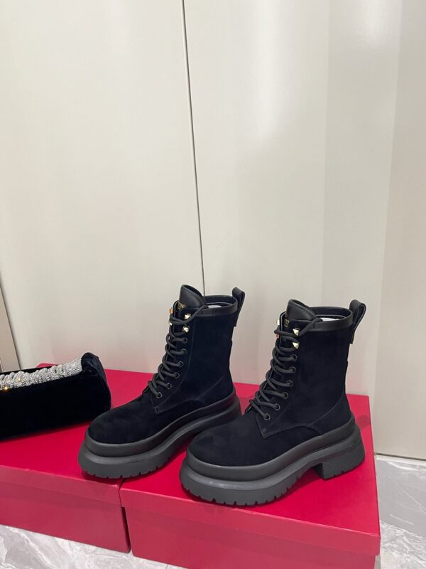 Giày Bốt cao cổ Valentino dành cho nữ màu đen da lộn