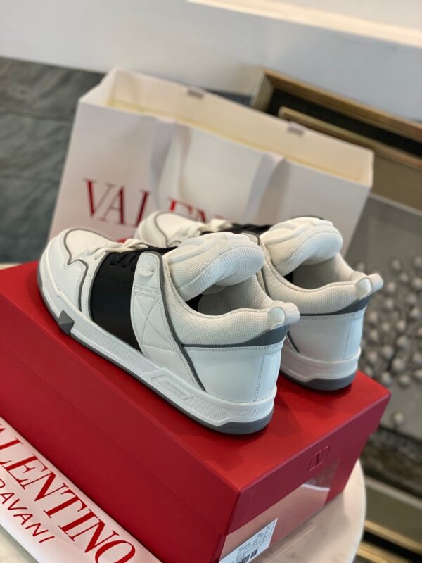Giày Valentino Likeauth mẫu mới màu trắng vạch đen