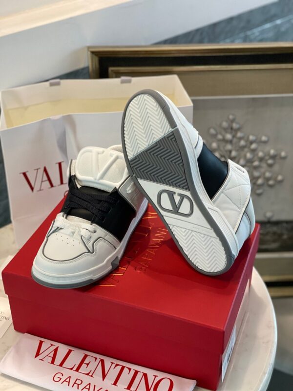Giày Valentino Likeauth mẫu mới màu trắng vạch đen