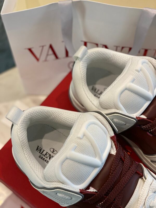 Giày Valentino Likeauth mẫu mới màu trắng vạch đỏ đun