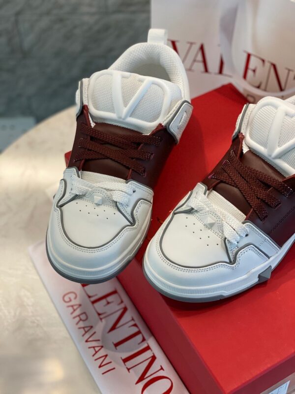 Giày Valentino Likeauth mẫu mới màu trắng vạch đỏ đun