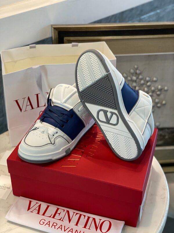 Giày Valentino Likeauth mẫu mới màu trắng xanh tím than