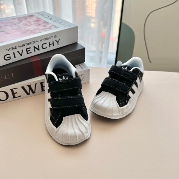 Giày Adidas trẻ em Shell Toe Canvas màu đen vạch trắng