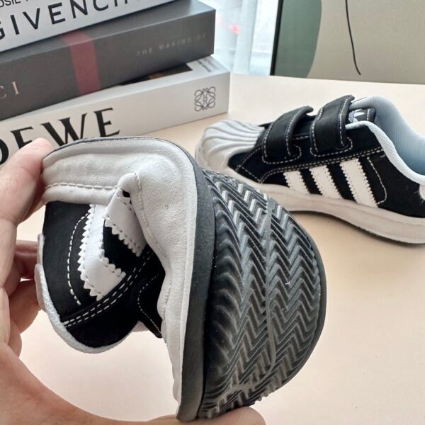 Giày Adidas trẻ em Shell Toe Canvas màu đen vạch trắng