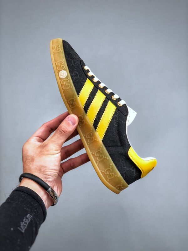 Giày Adidas X Gucci Gazalle siêu cấp màu đen vạch vàng