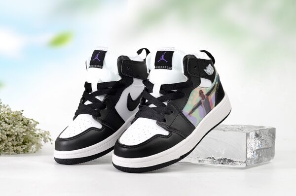 Giày Air Jordan 1 trẻ em siêu cấp màu đen trắng họa tiết hình cầu thủ