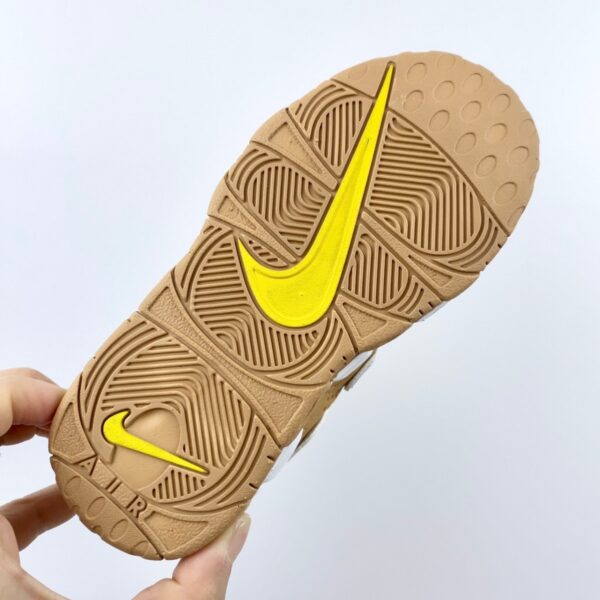 Giày Nike Uptempo trẻ em màu vàng đồng