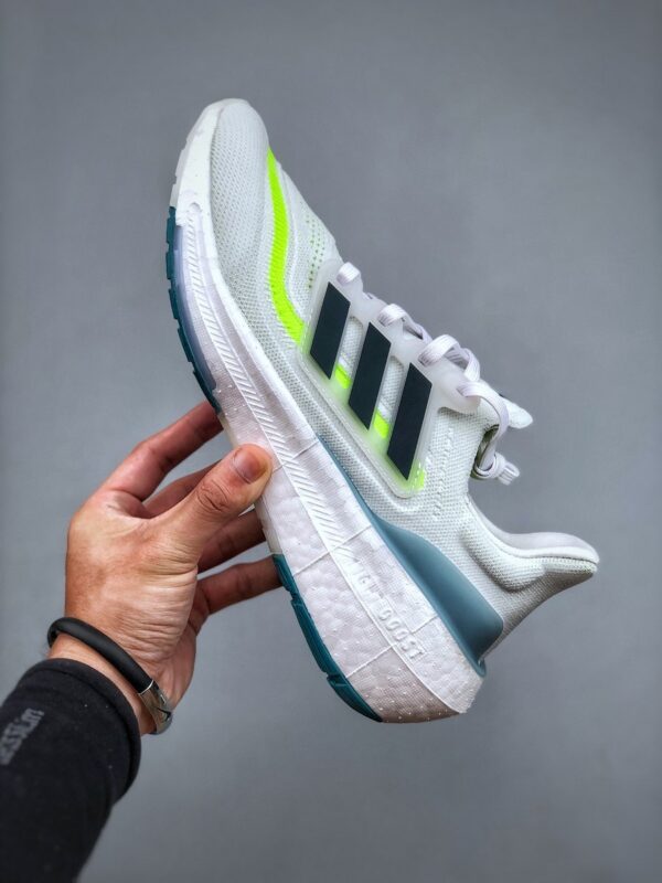 Giày Adidas Ultra Boost Light UB23 vạch xanh nõn chuối