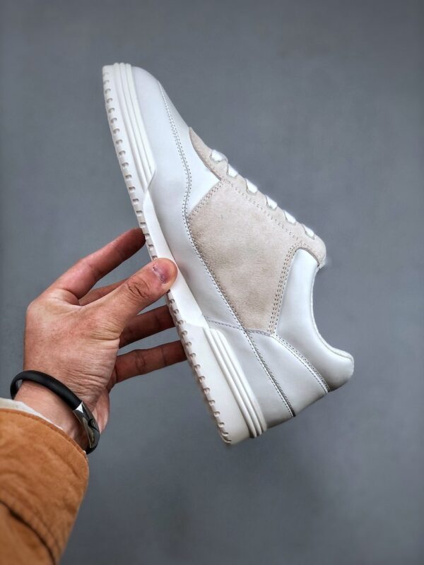 Giày Chanel Sneaker màu trắng ghi