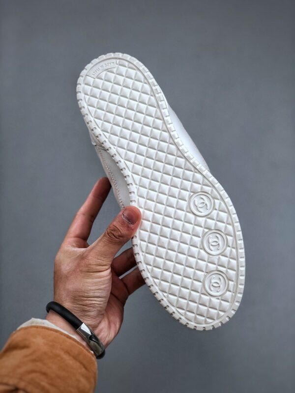 Giày Chanel Sneaker màu trắng ghi