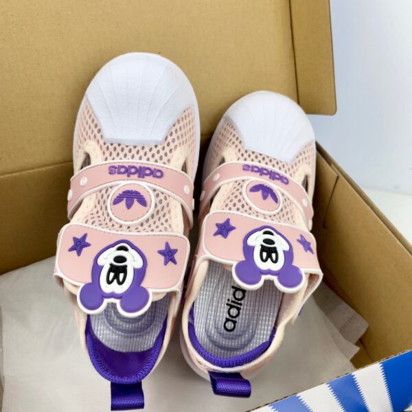 Giày adidas trẻ em họa tiết mickey màu hồng